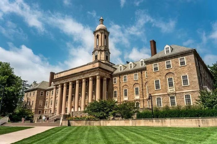Tòa nhà hành chính Old Main của Đại học Bang Pennsylvania