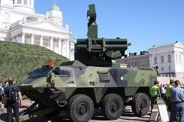 Trong khi đó lịch sử của tổ hợp Crotale bắt nguồn từ cuối những năm 1980, khi các nhà phát triển người Pháp tạo ra một hệ thống phòng không thế hệ mới để tiêu diệt tên lửa hành trình, UAV và máy bay ở độ cao thấp.