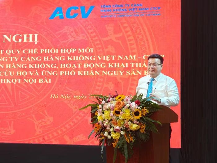 Ông Tô Tử Hà, Phó Tổng Giám đốc ACV, Giám đốc Cảng hàng không quốc tế Nội Bài phát biểu tại hội nghị