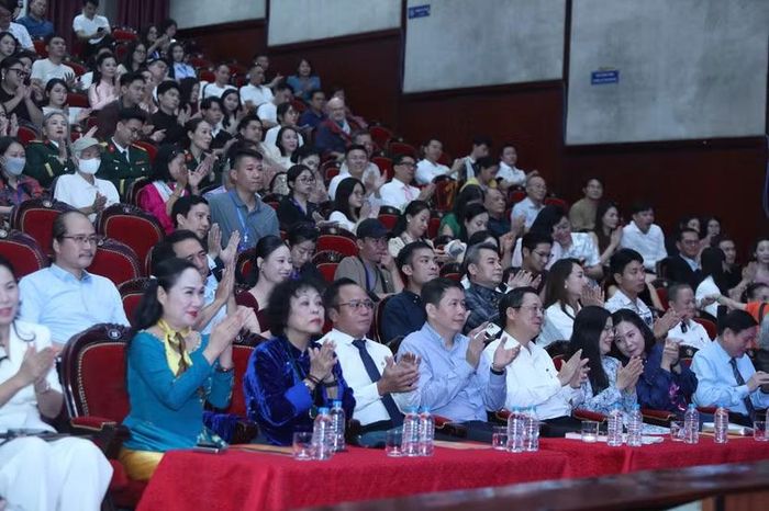 Các đại biểu tham dự lễ bế mạc