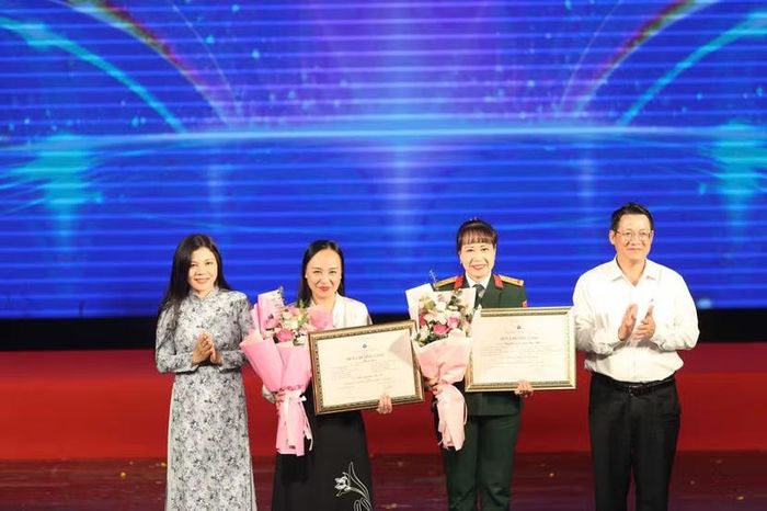 “Đạo học” của Nhà hát Chèo Hà Nội và “Người con gái Hà Nội” của Nhà hát Kịch nói Quân đội giành Huy chương Vàng Liên hoan Sân khấu Hà Nội mở rộng năm 2026