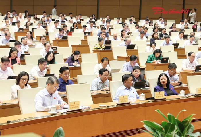 Thủ tướng Lê Minh Hưng, Thường trực Ban Bí thư Trần Cẩm Tú, Chủ tịch UBTƯ MTTQ Việt Nam Bùi Thị Minh Hoài tham dự phiên họp (Ảnh: Quang Vinh)