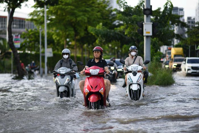 Đài Khí tượng Thủy văn Nam Bộ dự báo triều cường ở TP.HCM sẽ lên cao trong những ngày tới. Ảnh: Duy Hiệu.