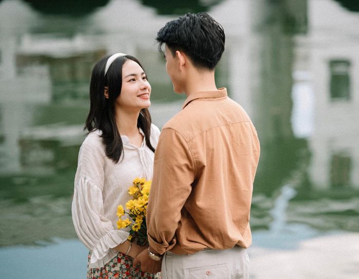 Giai đoạn 3 tháng đầu tiên, tình yêu giống như màu hồng với nhiều người. Ảnh: Nguyễn Quang Bảo/Pexels.