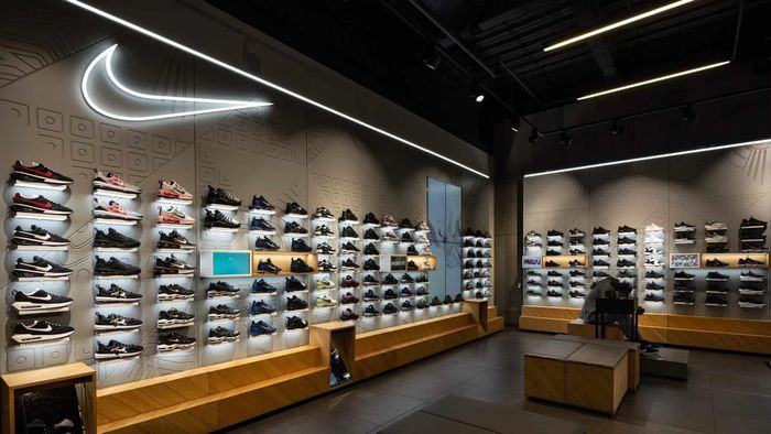 Thương hiệu Nike gặp khó khăn lớn trong những năm gần đây, chứng kiến doanh thu sụt giảm một phần vì Converse. Ảnh: Shutterstock.
