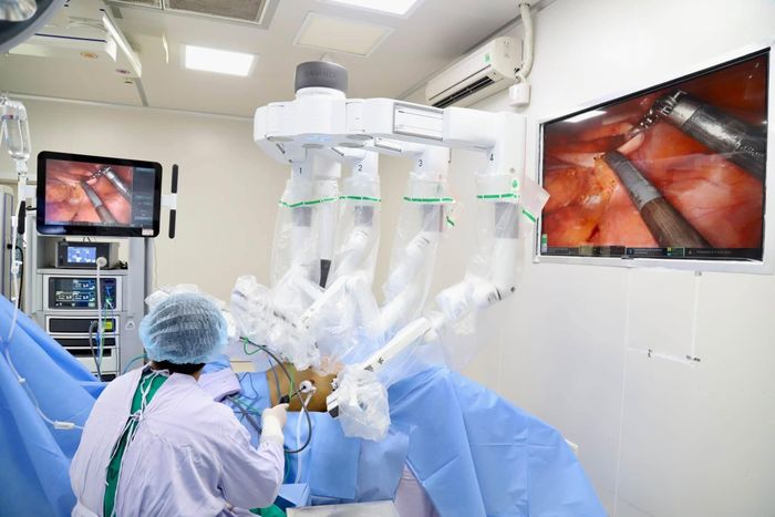  Chỉ cách rìa hậu môn 2 cm, khối u trực tràng ở người đàn ông 47 tuổi khiến bác sĩ phải cân nhắc kỹ giữa loại bỏ ung thư và bảo tồn chức năng đại tiện. Ảnh: BVCC. 