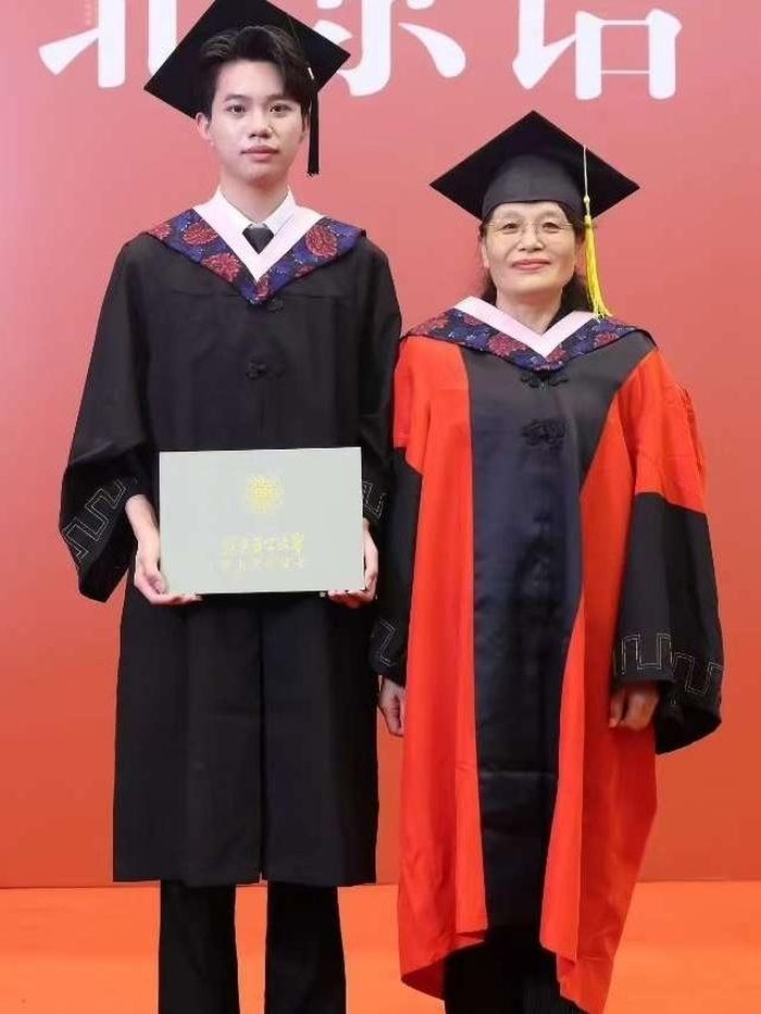 Những năm tháng trên giảng đường đại học, Được luôn cố gắng học tập chăm chỉ.
