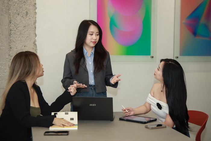 Doanh nghiệp đang tìm những ứng viên vừa giỏi nghề, vừa biết sử dụng AI để mở rộng khả năng làm việc. Ảnh: MART PRODUCTION/Pexels.