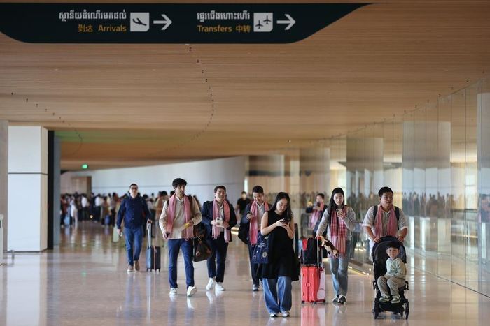 Hành khách đến sân bay quốc tế Techo, tỉnh Kandal, Campuchia, ngày 9/9/2025. Ảnh: Tân Hoa Xã.