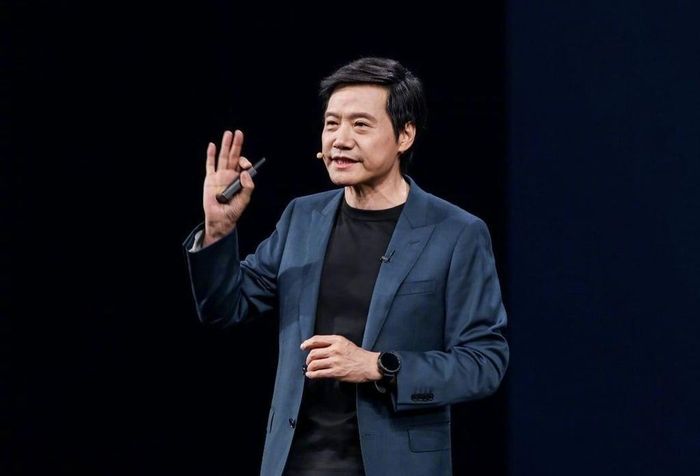  Lei Jun, chủ tịch kiêm CEO của Xiaomi, đánh giá cao tài năng trí tuệ nhân tạo xuất sắc của Luo Fuli. Ảnh: SCMP. 