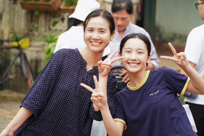  Diễn xuất của Huyền Lizzie trong vai Hạnh nhận phản hồi tích cực. Cô thể hiện tròn trịa những phân cảnh đau khổ, bị chồng bạo hành. Bên cạnh đó, tương tác giữa cô với Duy Hưng cũng ăn ý, tạo được sự hứng thú cho người xem. Tuy nhiên, Huyền Lizzie được nhận xét quá trẻ để vào vai mẹ của Thu Hà Ceri trong khi 2 người cách nhau 12 tuổi. Bên cạnh đó, tạo hình phần bớt của nữ diễn viên được nhận xét khá giả. Theo nữ diễn viên để chuẩn bị cho vai diễn lần này, cô chủ động tìm hiểu những câu chuyện có thật về phụ nữ từng chịu nhiều thiệt thòi, sống trong cảnh bị bạo hành, có chồng nợ nần và phải một mình gánh vác gia đình. Cô xem các đoạn video, đọc tư liệu về cách những người phụ nữ trong hoàn cảnh éo le đối diện với nghịch cảnh, từ đó tìm kiếm chất liệu để xây dựng tâm lý nhân vật. 