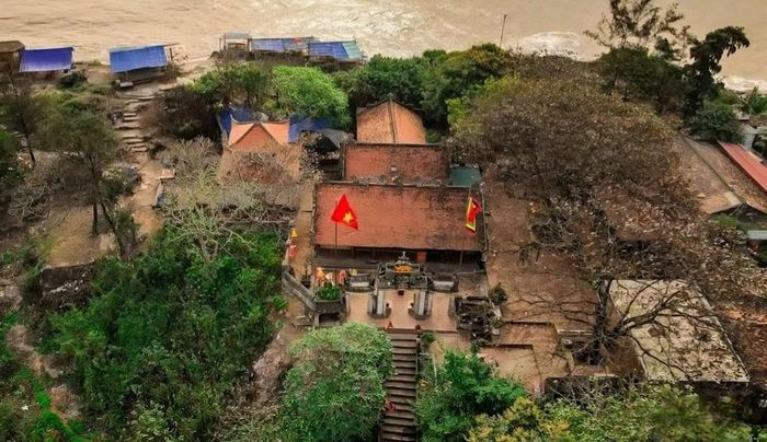 Đền Độc Cước là điểm đến văn hóa, tâm linh của người dân và du khách khi đến Sầm Sơn. Ảnh: Hoàng Đông