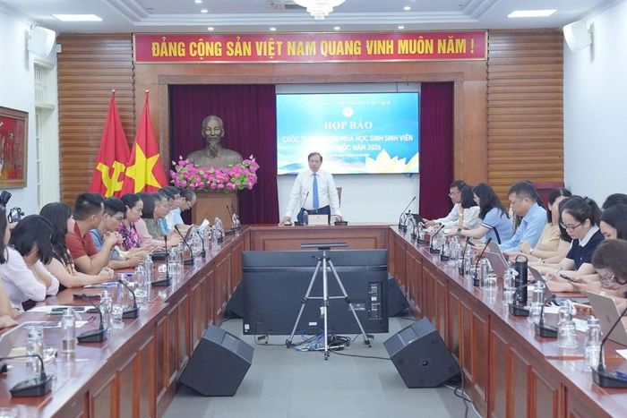 Toàn cảnh họp báo
