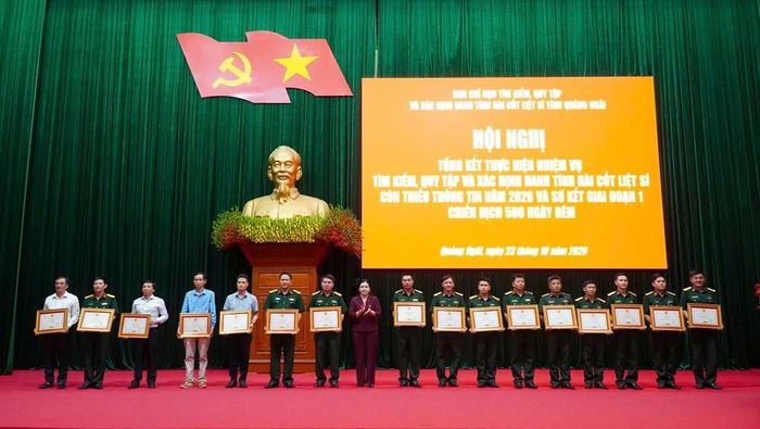 Các cá nhân có thành tích tiêu biểu trong công tác tìm kiếm, quy tập và xác định danh tính hài cốt liệt sĩ được nhận Bằng khen của Chủ tịch UBND tỉnh