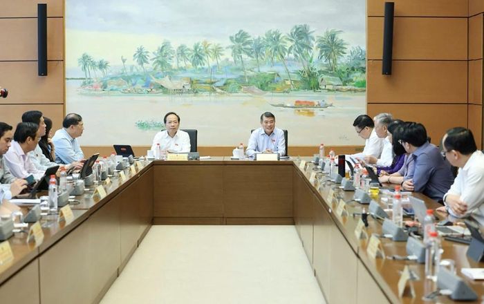 Phiên thảo luận tại Tổ 3 chiều 23.10