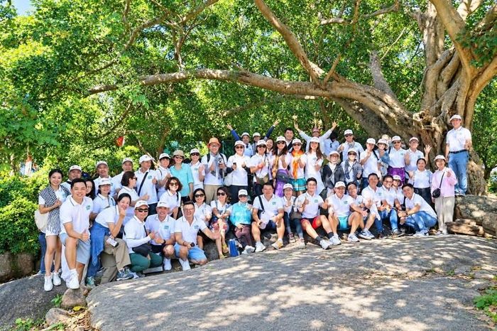 Các thành viên đoàn Famtrip khảo sát, kết nối du lịch Nam Khánh Hòa