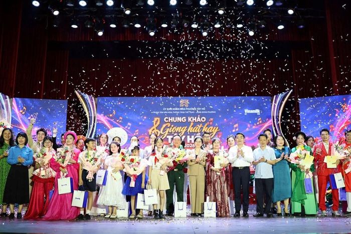 Các thí sinh đoạt giải cuộc thi "Giọng hát hay Tây Hồ" năm 2026