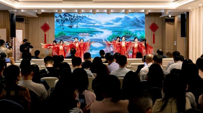 Tiết mục nghệ thuật tại chương trình giao lưu