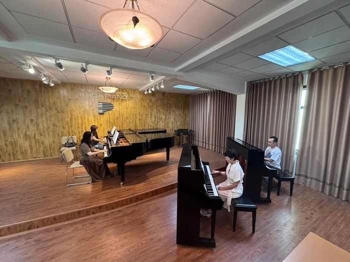 Các nghệ sĩ đang tích cực tập luyện chuẩn bị cho chương trình