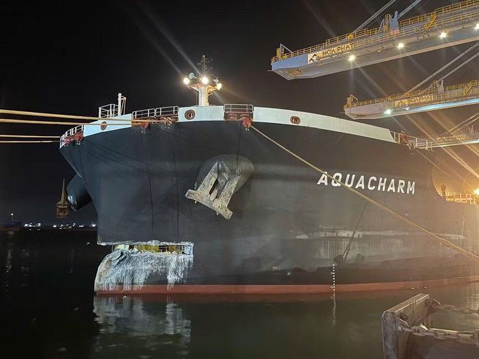Tàu Aquacharm neo đậu tại cảng chuyên dụng sau khi tai nạn xảy ra.