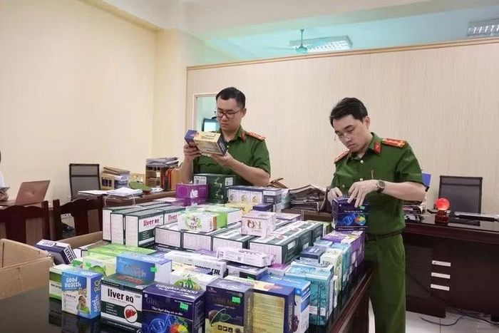 Lực lượng chức năng thu giữ 54 lô hàng thuộc 39 loại sản phẩm được xác định là hàng giả. (Ảnh: Công an tỉnh Phú Thọ)