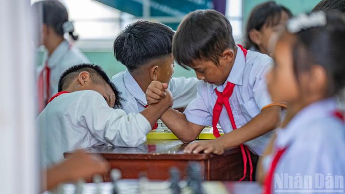 Mỗi ngày đến trường của các em đều ngập tràn trong những niềm vui, trải nghiệm và tiếng cười ròn rã.