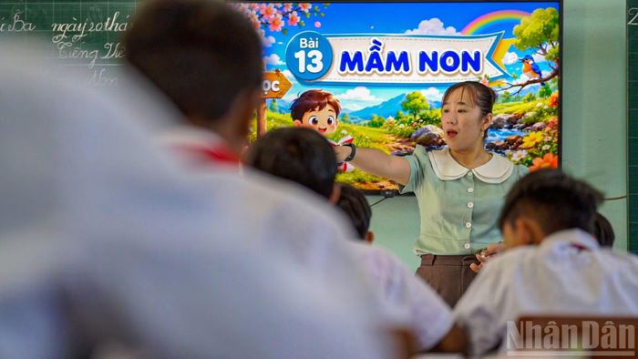 Hiện các lớp học của nhà trường đều đã được trang bị ti-vi và các trang thiết bị giảng dạy hiện đại.