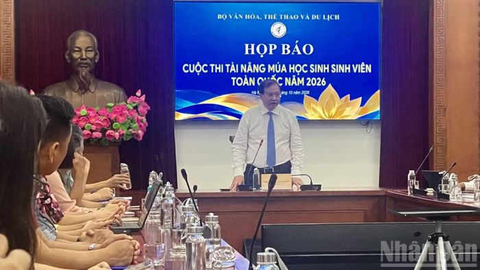 Thứ trưởng Văn hóa, Thể thao và Du lịch Tạ Quang Đông phát biểu khai mạc. (Ảnh: NGỌC LIÊN)