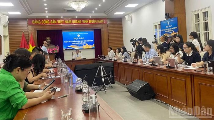 Quang cảnh cuộc họp báo. (Ảnh: NGỌC LIÊN)