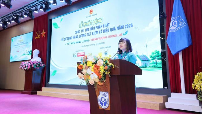 Phó Giáo sư, Tiến sĩ Phạm Thị Thu Hoài - Phó Hiệu trưởng Trường đại học Kinh tế-Kỹ thuật Công nghiệp phát biểu tại lễ phát động. (Ảnh: Ban tổ chức)