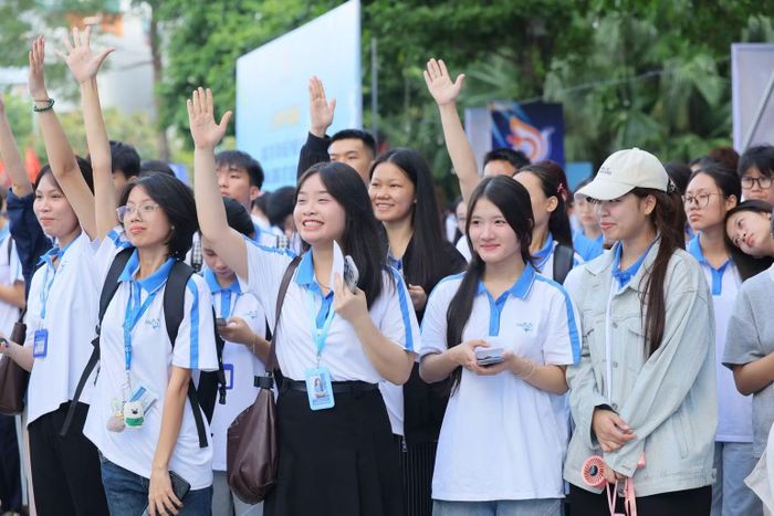 Các thí sinh có thể tham gia Vòng Sơ khảo trực tuyến tại timhieuphapluat.tapchicongthuong.vn, đồng thời thành lập đội thi để tiếp tục tranh tài tại các vòng tiếp theo. (Ảnh: Ban tổ chức)