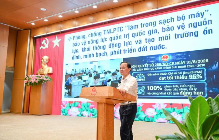 Đồng chí Nguyễn Xuân Trường, Phó Trưởng ban Nội chính Trung ương giới thiệu chuyên đề tại hội nghị. (Ảnh: THẾ ĐẠI)