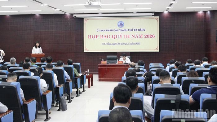Ủy ban nhân dân thành phố Đà Nẵng tổ chức họp báo quý 3, thông tin về những vấn đề quan trọng, nổi cộm của thành phố. (Ảnh: THANH TÂM)