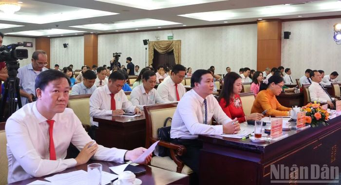 Các đại biểu tham dự chương trình. (Ảnh: VƯƠNG LÊ)