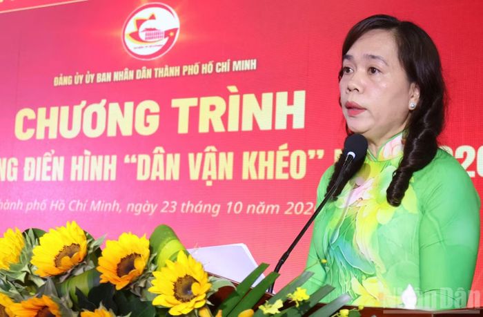 Đồng chí Nguyễn Thanh Xuân, Thành ủy viên, Phó Bí thư Đảng ủy Ủy ban nhân dân thành phố phát biểu tại buổi lễ. (Ảnh: VƯƠNG LÊ)