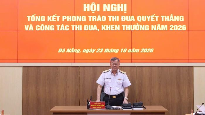 Đồng chí Chuẩn Đô đốc Nguyễn Đăng Tiến phát biểu kết luận hội nghị. (Ảnh: NGỌC VĨNH)