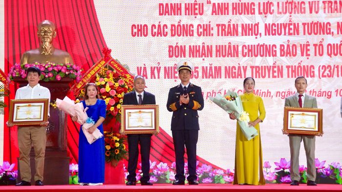 Tại lễ kỷ niệm, danh hiệu Anh hùng Lực lượng vũ trang nhân dân được truy tặng các liệt sĩ Trần Nhợ, Nguyễn Tương và Nguyễn Ngọc Lương, nguyên cán bộ Đoàn tàu không số. Quyết định truy tặng được ký ngày 28/8/2026, ghi nhận thành tích và sự hy sinh của 3 cán bộ trong nhiệm vụ vận chuyển vũ khí chi viện chiến trường miền nam.