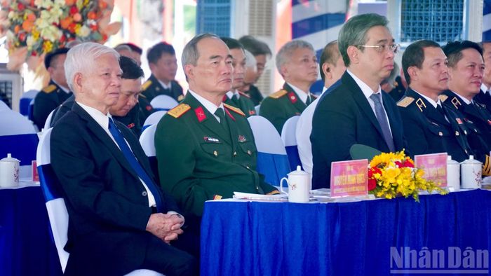 Nguyên Chủ tịch nước Nguyễn Minh Triết, nguyên Bí thư Thành ủy Thành phố Hồ Chí Minh Nguyễn Thiện Nhân và đại biểu dự buổi lễ.
