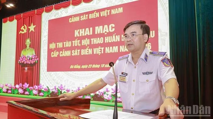 Thiếu tướng Trần Văn Lượng, Phó Tư lệnh, Tham mưu trưởng Cảnh sát biển Việt Nam phát biểu khai mạc. (Ảnh: NAM TRUNG)
