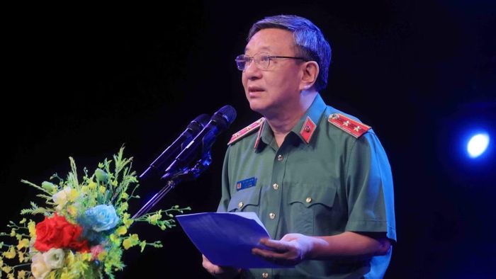 Trung tướng Đỗ Triệu Phong, Cục trưởng Truyền thông Công an nhân dân phát biểu khai mạc. (Ảnh: KIÊN PHẠM)