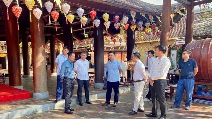 Lãnh đạo Sở Văn hóa, Thể thao và Du lịch Quảng Ninh kiểm tra công tác chuẩn bị cho Chương trình “Yên Tử-Sắc thu thiền định 2026”. (Ảnh: QUANG THỌ)