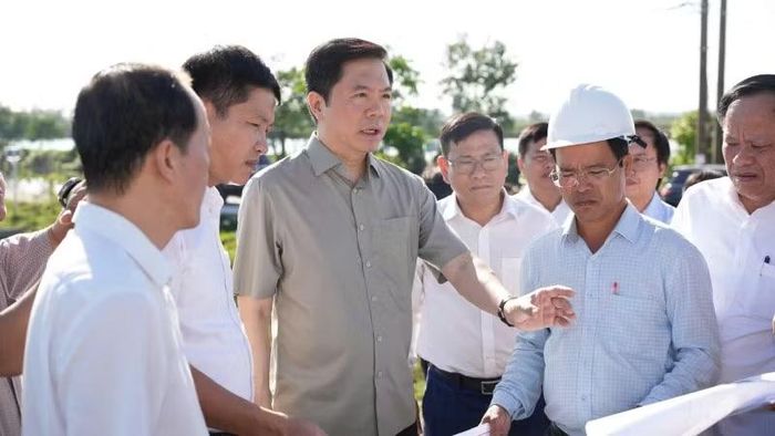 Ông Trịnh Mạnh Linh yêu cầu rà soát các công trình liên vùng, nhất là những tuyến phục vụ kết nối khu công nghiệp, vùng sản xuất và điểm du lịch. (Ảnh: Hiếu Em)