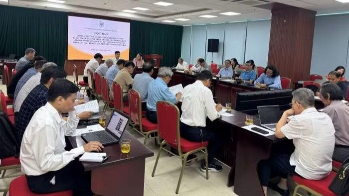 Hội thảo “Giải pháp phát huy vai trò của Liên hiệp Hội Việt Nam là cầu nối giữa các hội thành viên, đội ngũ trí thức khoa học và công nghệ với cơ quan Đảng, Nhà nước và Mặt trận Tổ quốc trong các hoạt động tư vấn, phản biện và giám định xã hội”. (Ảnh: BÍCH LIÊN)