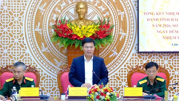 Phó Chủ tịch Ủy ban nhân dân tỉnh Lâm Đồng Đinh Văn Tuấn, Trưởng Ban Chỉ đạo tỉnh phát biểu tại hội nghị. (Ảnh: CTV)