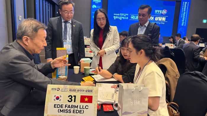 Các doanh nghiệp tỉnh Đắk Lắk giao thương, kết nối với các doanh nghiệp Hàn Quốc tại Triển lãm thực phẩm lên men quốc tế lần thứ 24 (IFFE 2026). (Ảnh: CỘNG TÁC VIÊN)