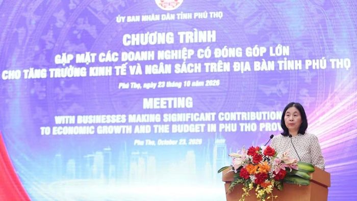 Đại diện Công ty trách nhiệm hữu hạn Piaggio Việt Nam phát biểu tại chương trình. (Ảnh: HỒNG HÀ)