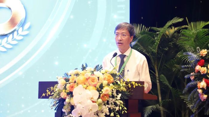 Giáo sư, Tiến sĩ Phan Trọng Lân, Viện trưởng Vệ sinh dịch tễ Trung ương phát biểu tại hội thảo. (Ảnh: HUY SƠN)
