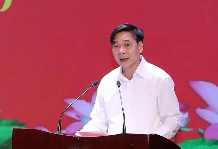 Đồng chí Nguyễn Anh Chức, Phó Chủ tịch Ủy ban nhân dân tỉnh, Trưởng Ban Chỉ đạo 515 tỉnh Ninh Bình phát biểu tại hội nghị. (Ảnh: ĐÀO PHƯƠNG)