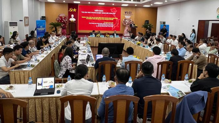 Các đại biểu dự Diễn đàn “Tái cấu trúc doanh nghiệp trong bối cảnh mới”. (Ảnh: QUANG QUÝ)
