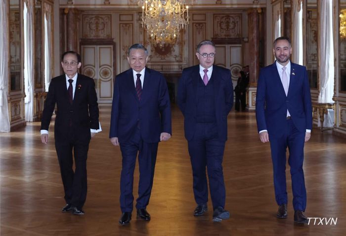  Tổng Bí thư, Chủ tịch nước Tô Lâm và Thủ tướng Bỉ Bart De Wever﻿ cùng Bộ trưởng Ngoại giao Lê Hoài Trung và Bộ trưởng Ngoại giao Bỉ Maxime Prévot. (Ảnh: TTXVN) 